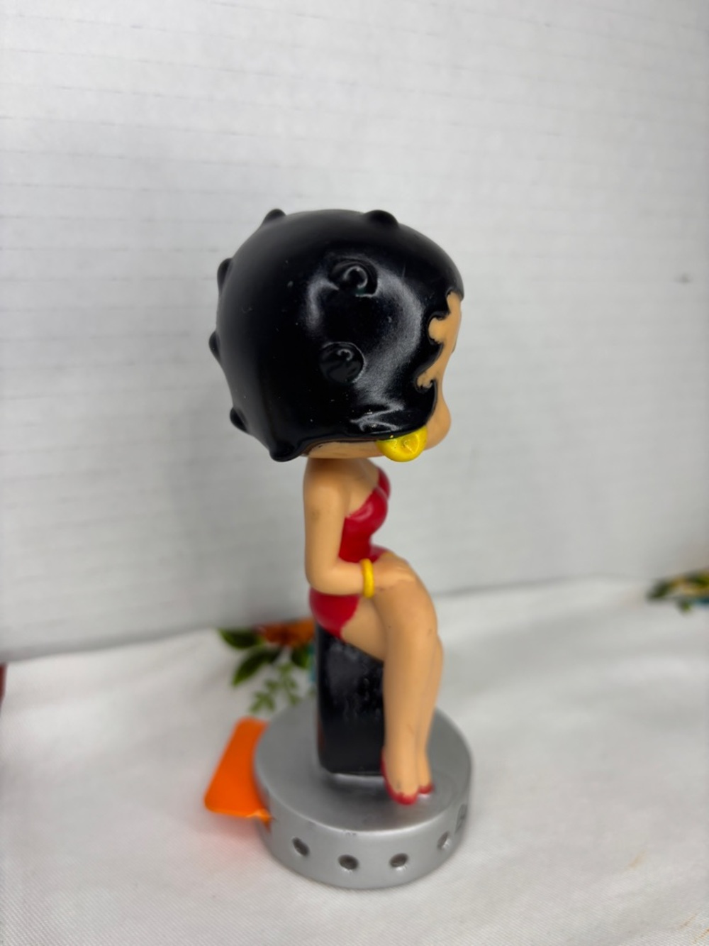 2006 Funko Wacky Wobbler Betty Boop Sitting On Tire Bobblehead Plastic Statue - Picture 4 of 10